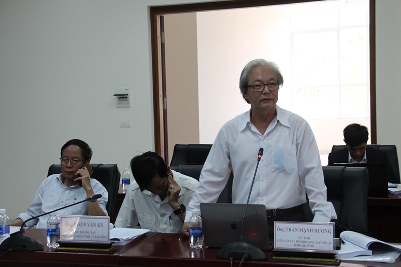 Ông Trần Mạnh Dương- Chủ tịch Liên hiệp Hội KHKT tỉnh Đắk Nông tham gia ý kiến